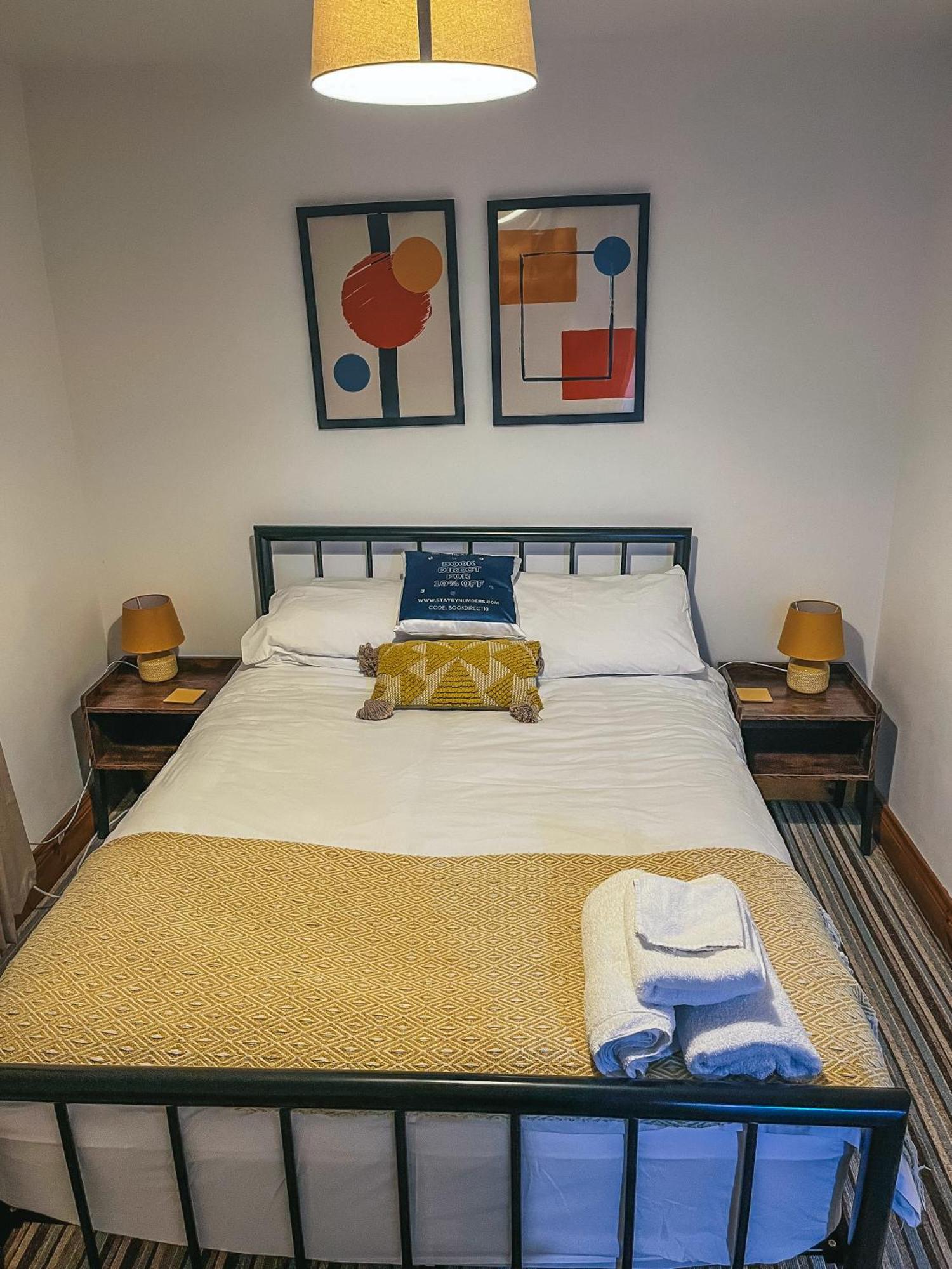 Staybynumbers - Spacious Three Bed House Royal Хилсбъро Екстериор снимка